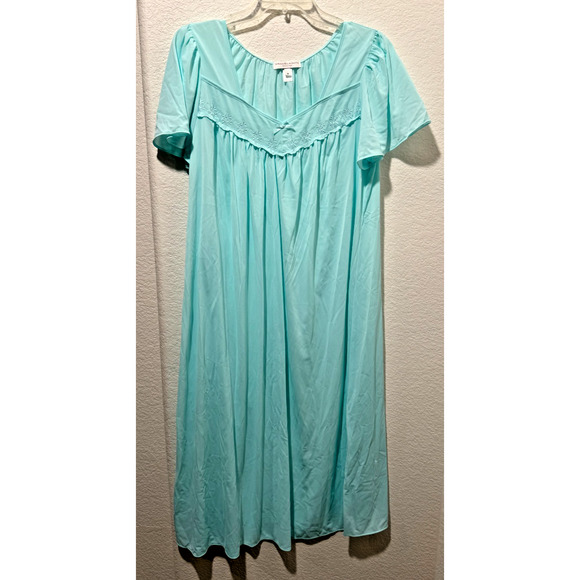 Vintage Miss Elaine Nylon Nightgown Sz M Short Sleeve Embroidered Turquoise - Picture 1 of 8